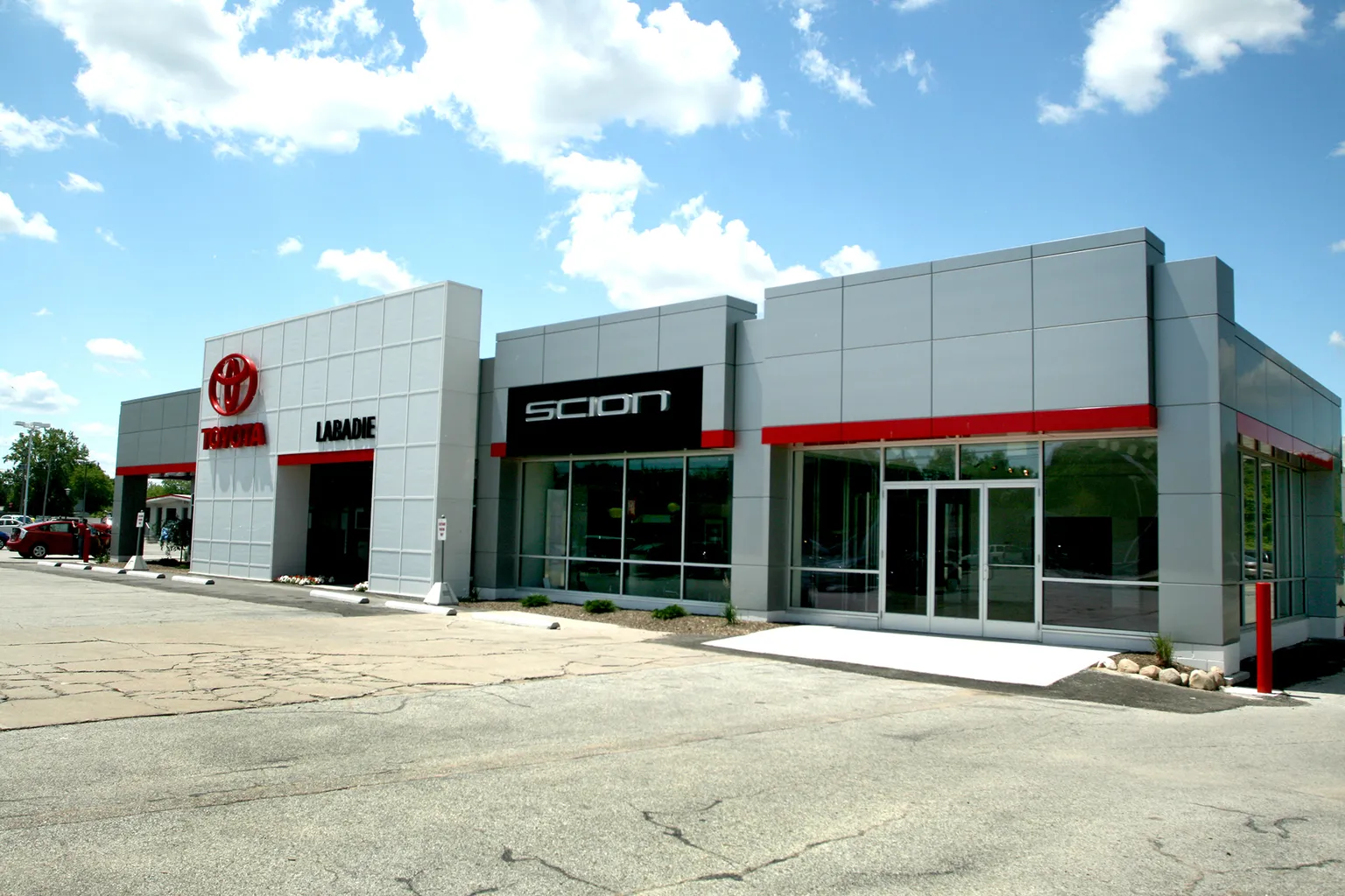 Labadie Toyota front entrance