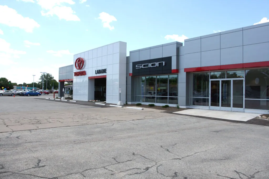 Labadie Toyota exterior