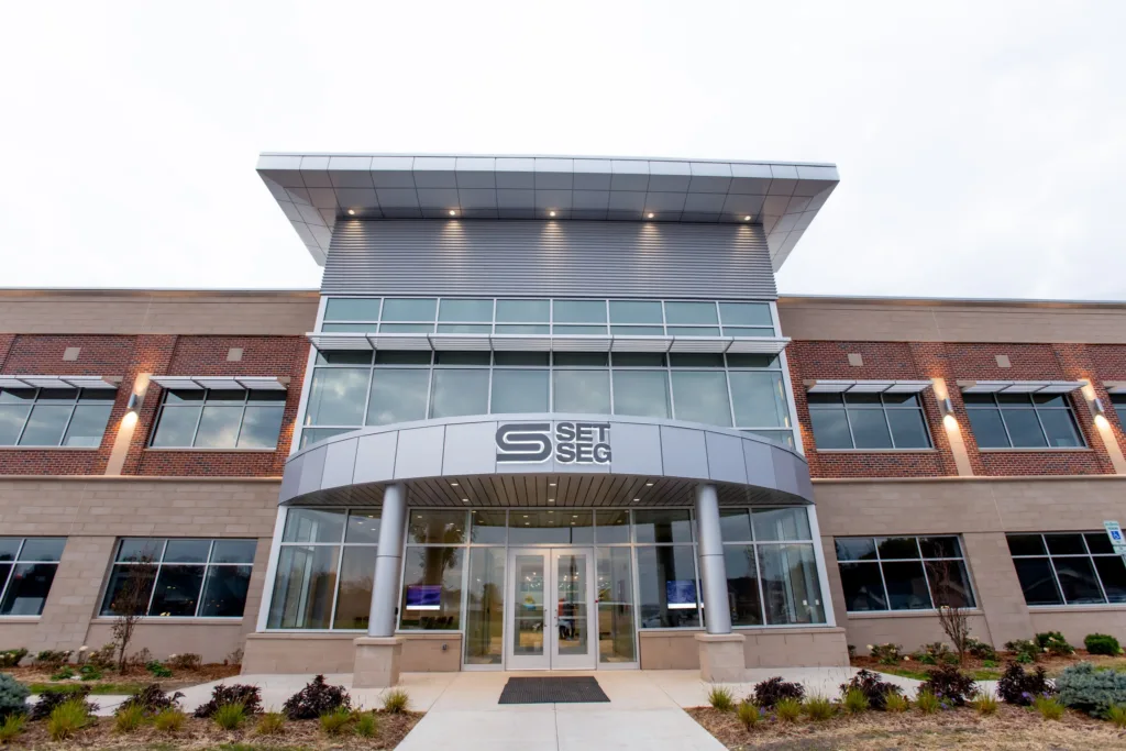 Exterior view of the SET SEG building